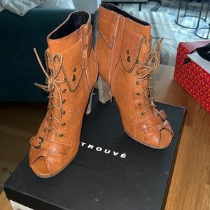 Trouvé -like new condition 9M